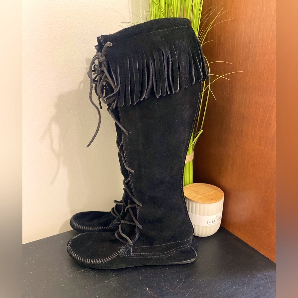 Minnetonka Black Fringe Lace Up Moccasin Boots Women’s 7